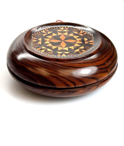Tunbridge ware yo - ware, yo-yo